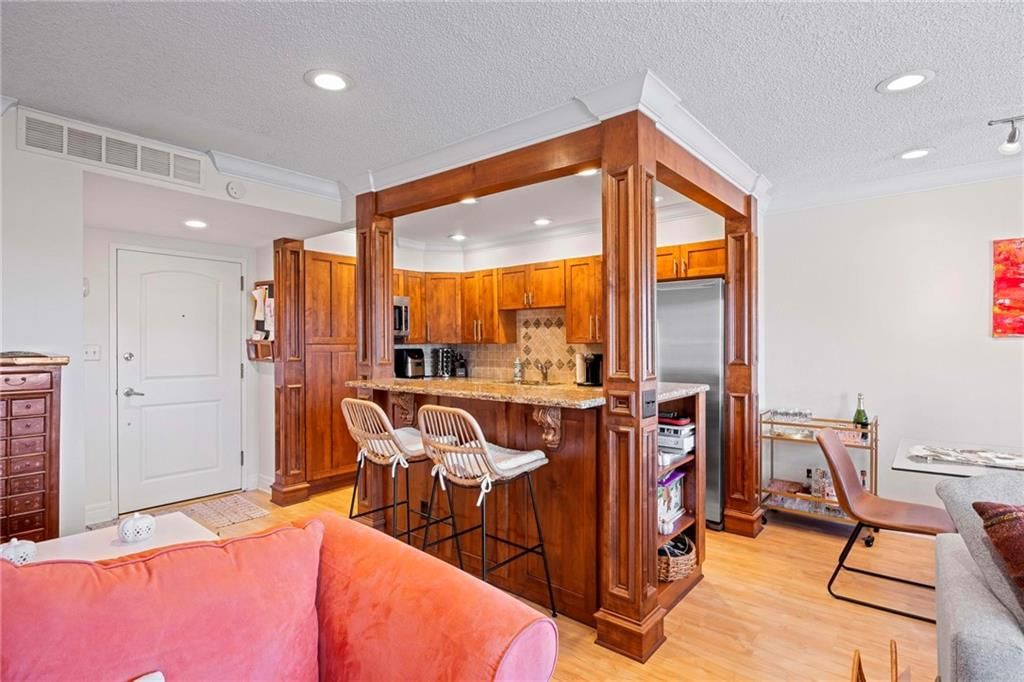 4545 Wornall Road — photo 2