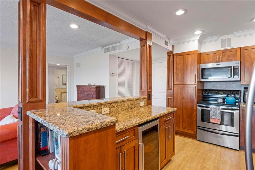 4545 Wornall Road — photo 4