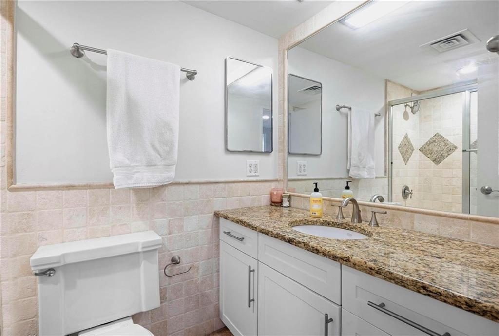 4545 Wornall Road — photo 13