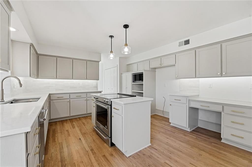 5735 Riley Street — photo 12