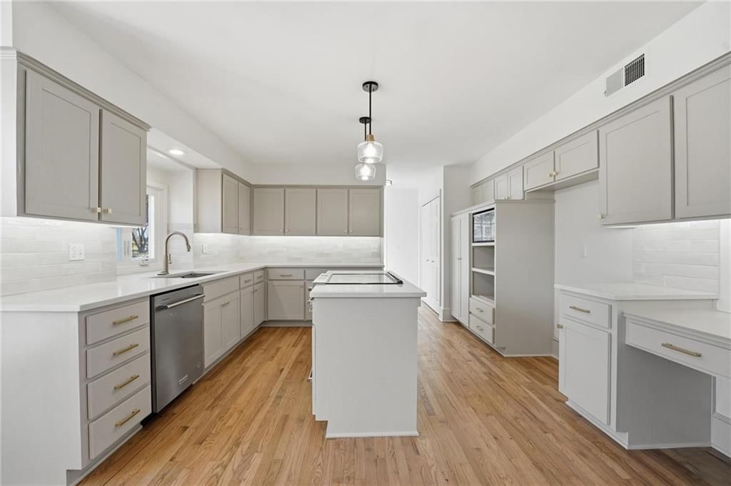 5735 Riley Street — photo 13