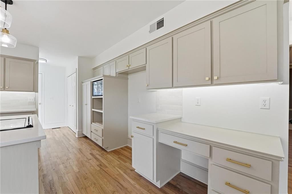 5735 Riley Street — photo 17