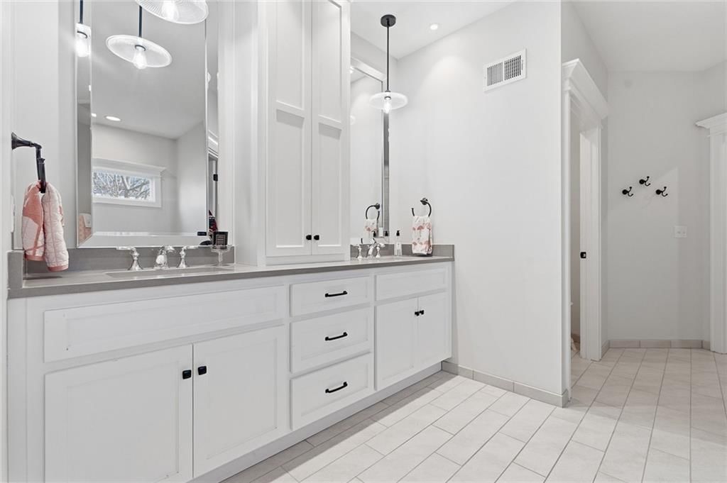 1210 Signal Lake Court — photo 32