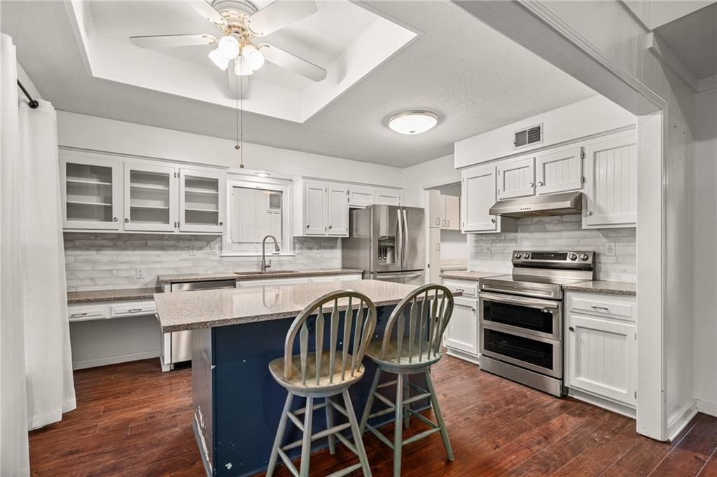 715 NE Cambridge Drive — photo 17