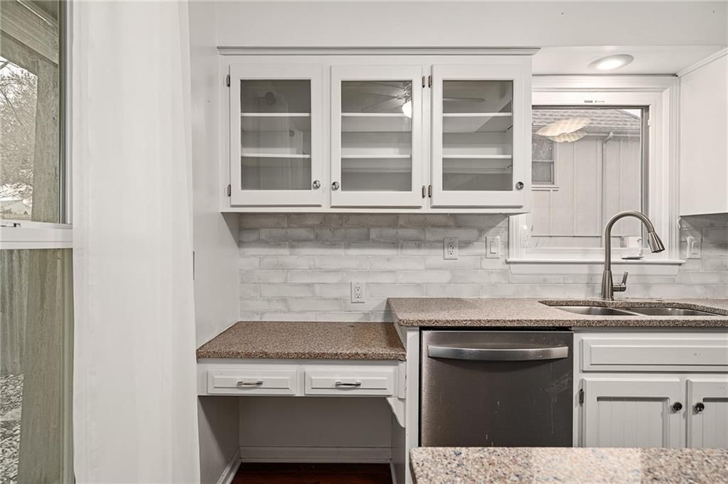 715 NE Cambridge Drive — photo 19