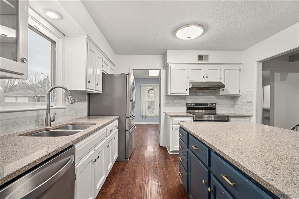 715 NE Cambridge Drive — photo 20