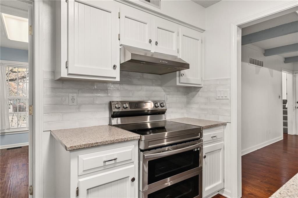 715 NE Cambridge Drive — photo 21