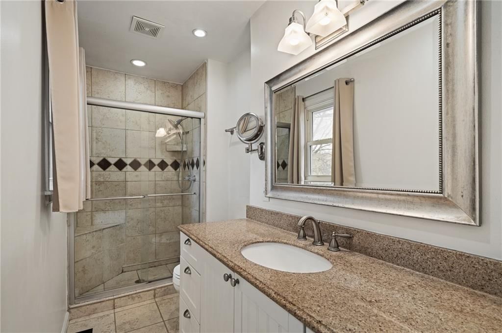 715 NE Cambridge Drive — photo 29