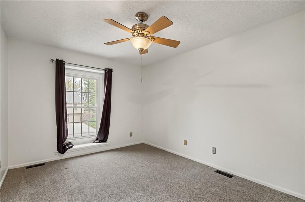 715 NE Cambridge Drive — photo 30