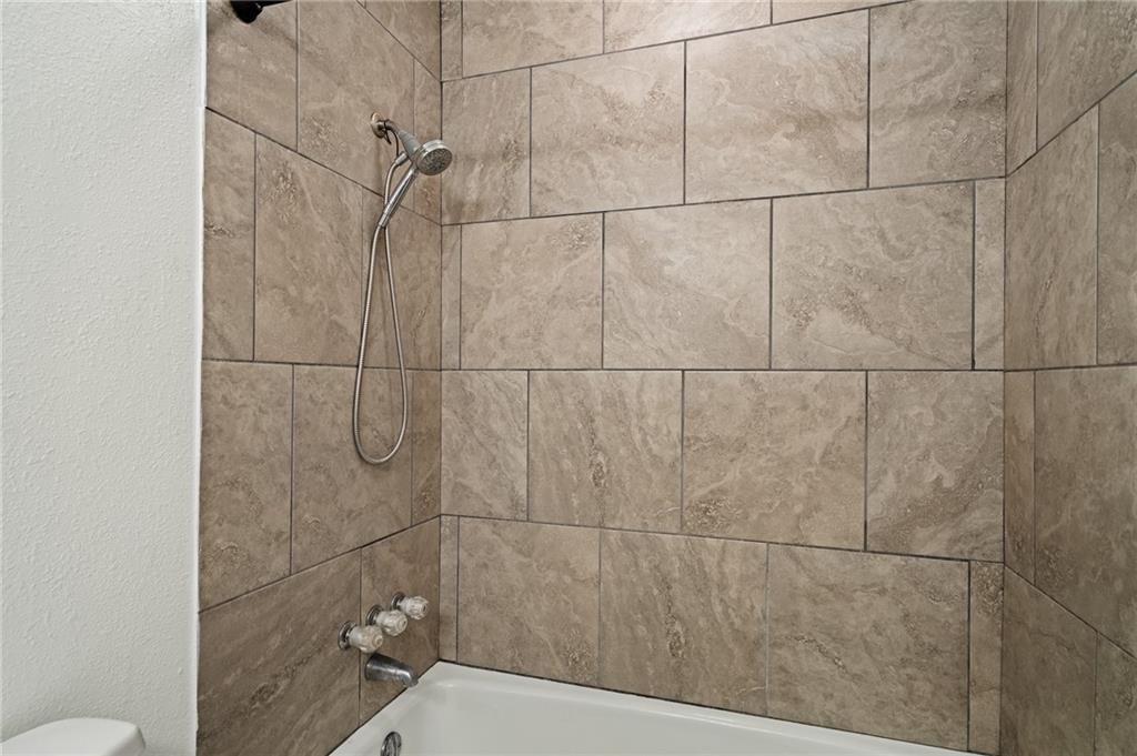 715 NE Cambridge Drive — photo 34