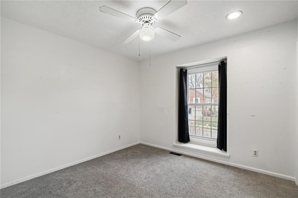 715 NE Cambridge Drive — photo 35