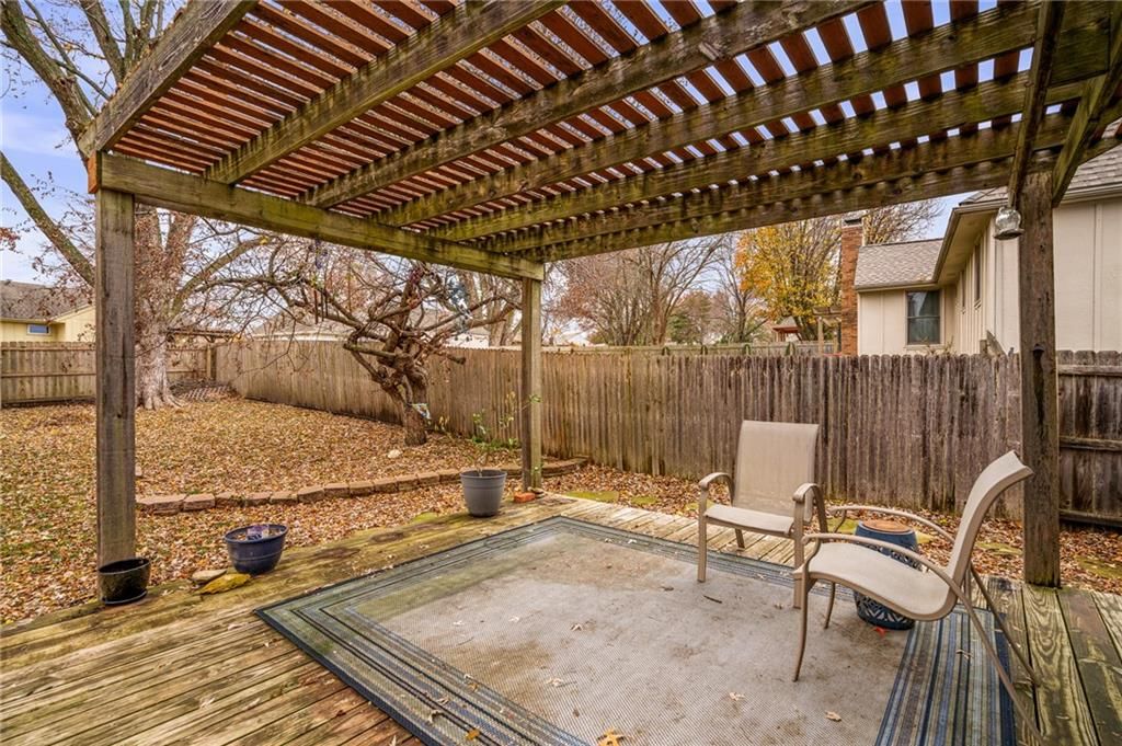 715 NE Cambridge Drive — photo 43
