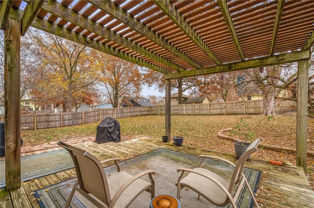 715 NE Cambridge Drive — photo 44