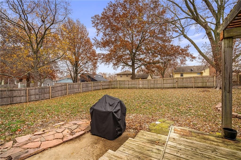 715 NE Cambridge Drive — photo 45
