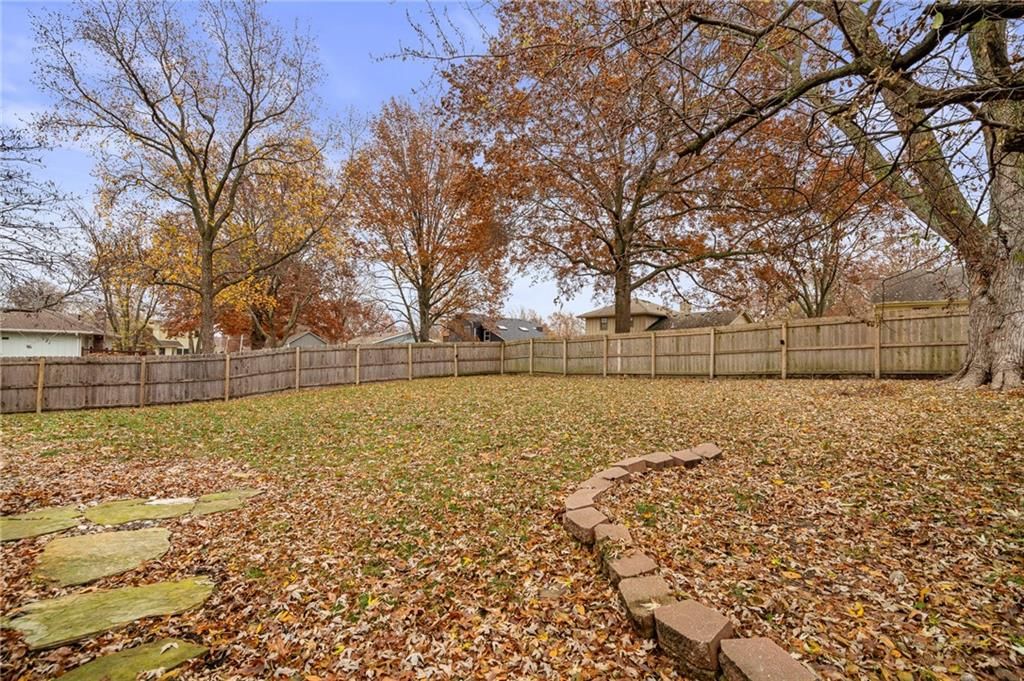 715 NE Cambridge Drive — photo 46