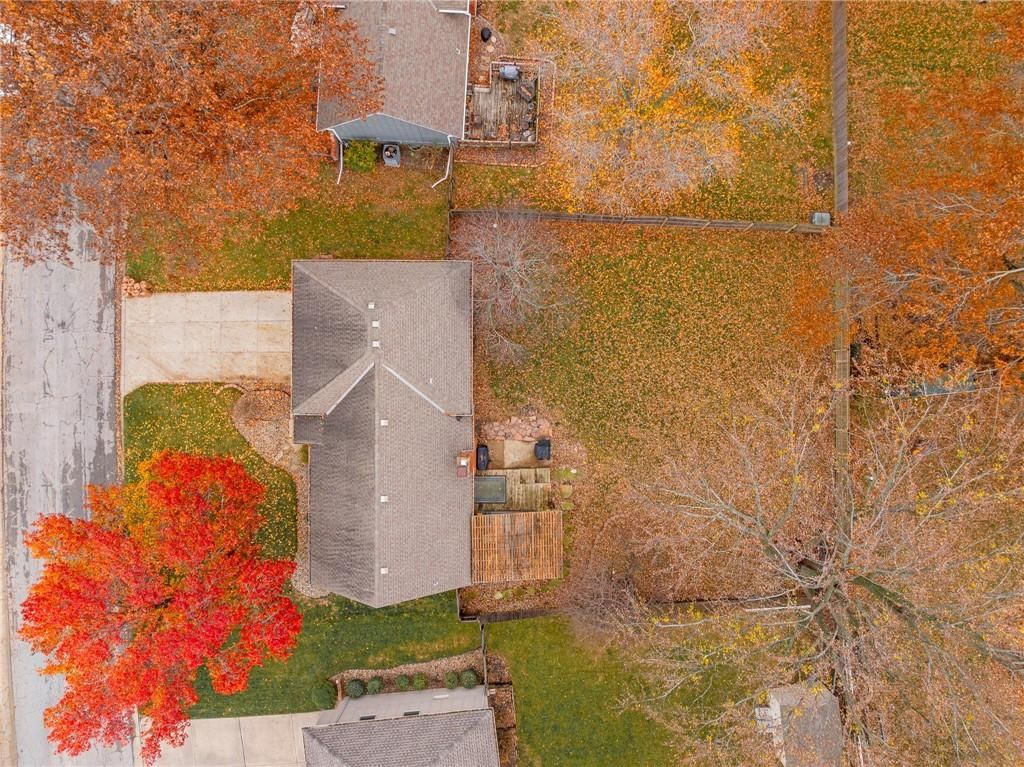 715 NE Cambridge Drive — photo 52