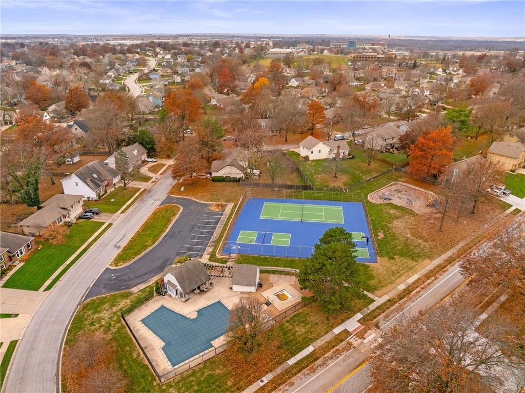 715 NE Cambridge Drive — photo 53