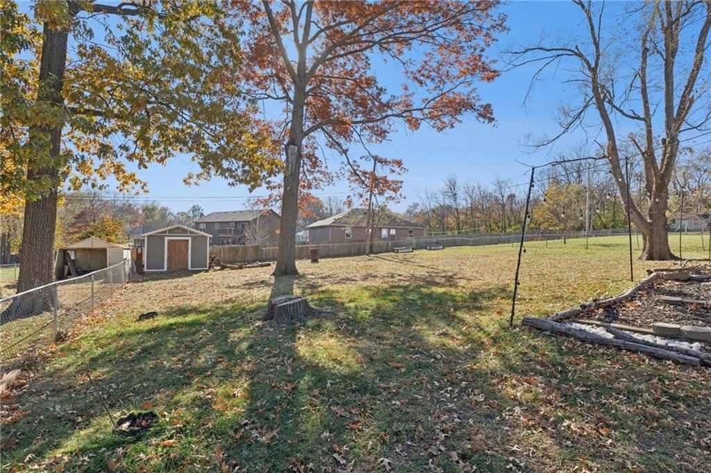 1316 Delaware Street — photo 38