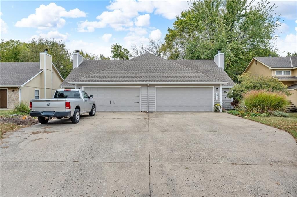 2416 Lancaster Drive — photo 4