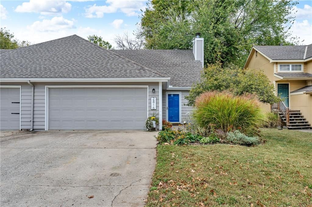 2416 Lancaster Drive — photo 6