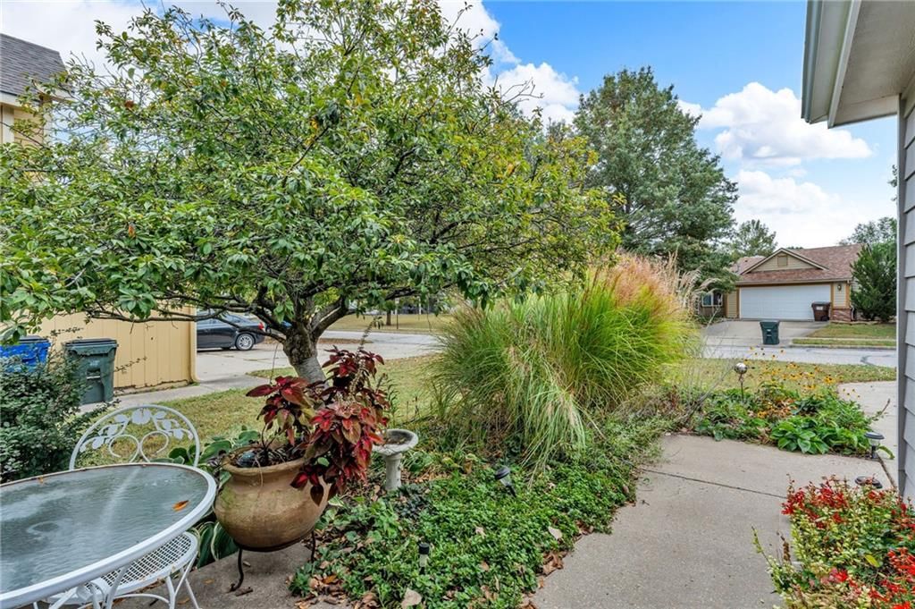 2416 Lancaster Drive — photo 11