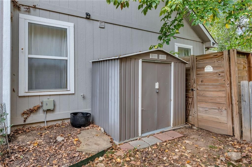 2416 Lancaster Drive — photo 13