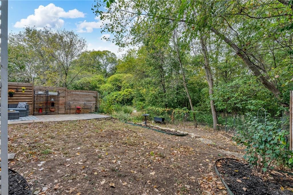 2416 Lancaster Drive — photo 14