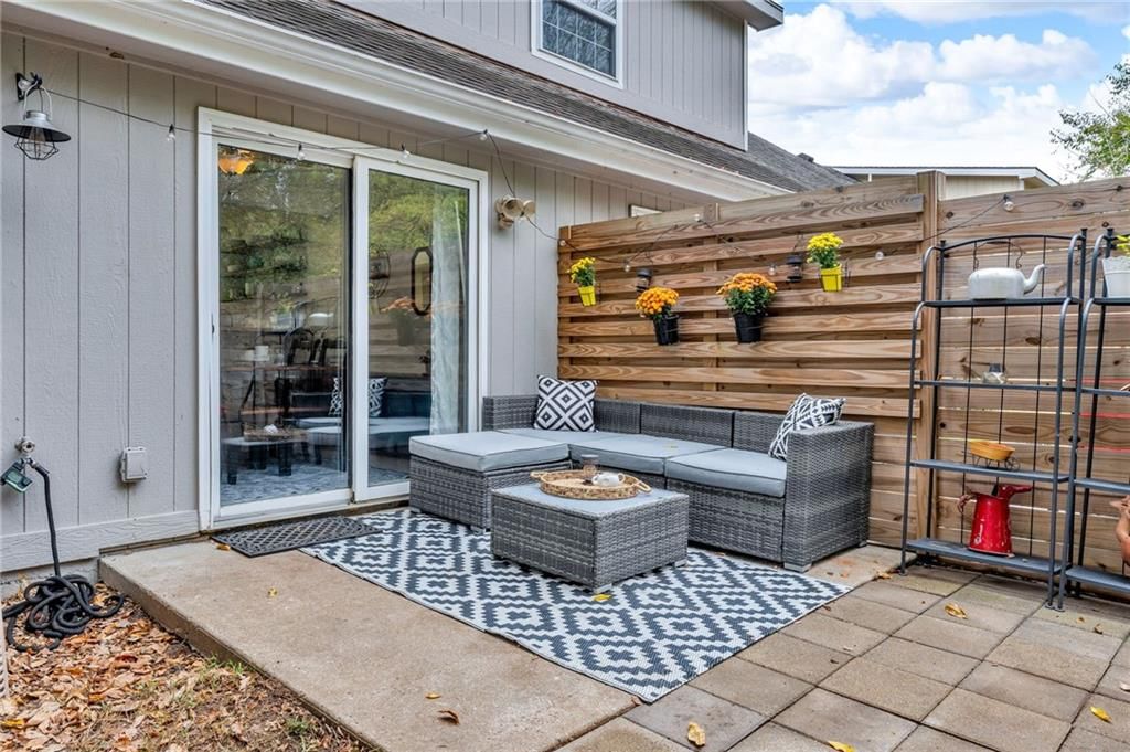 2416 Lancaster Drive — photo 17