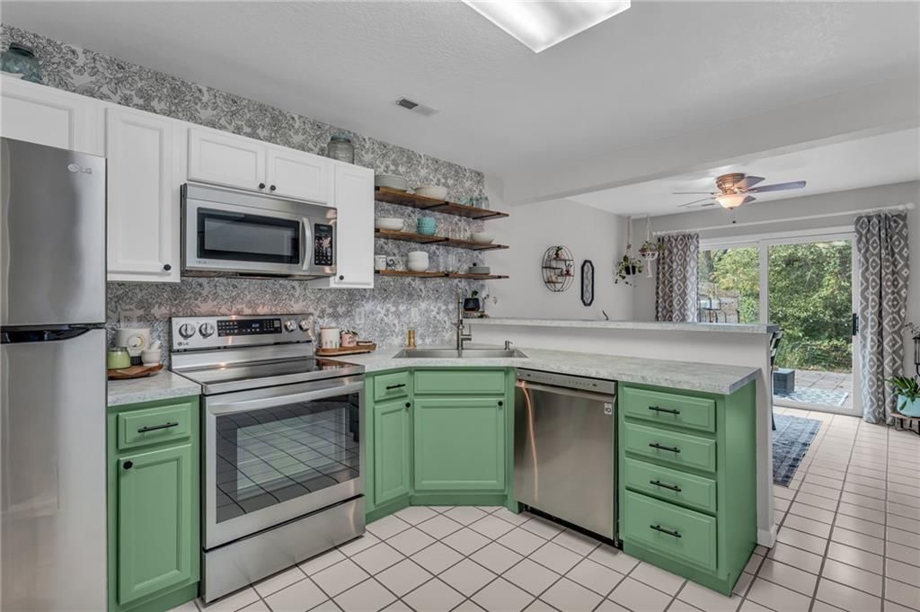 2416 Lancaster Drive — photo 24