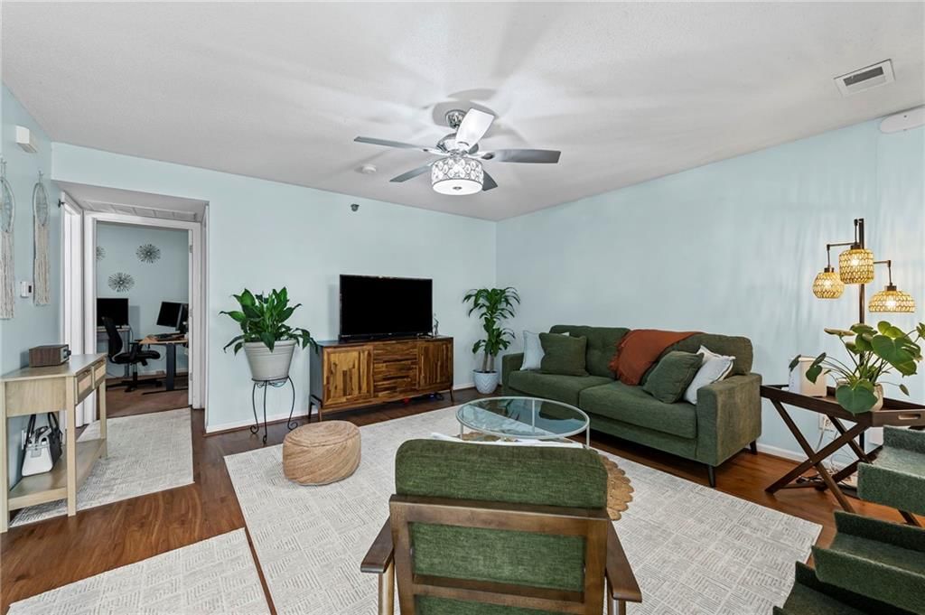 6826 N Olive Street — photo 2