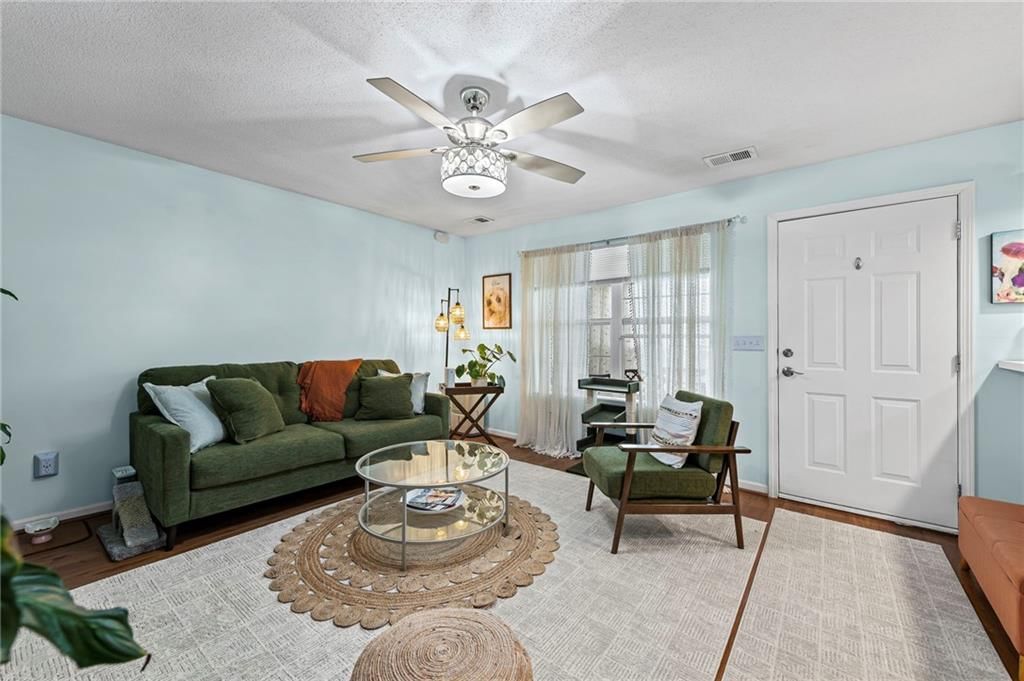 6826 N Olive Street — photo 3