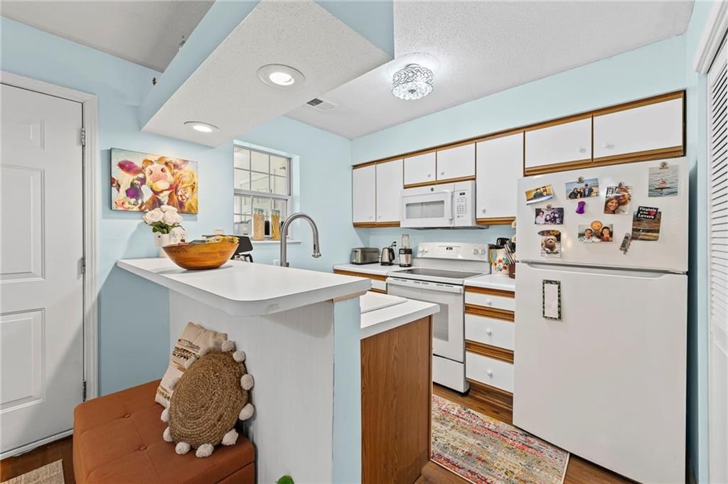 6826 N Olive Street — photo 4
