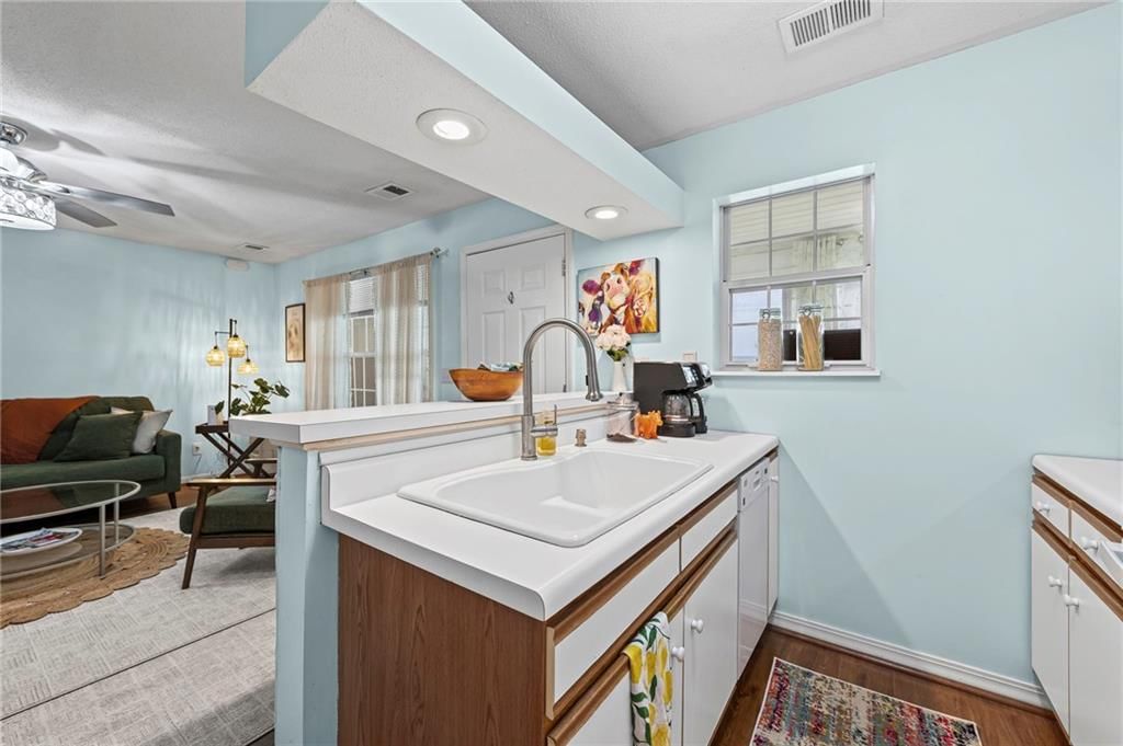 6826 N Olive Street — photo 5