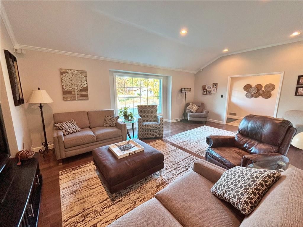 611 W Quincy Street — photo 5