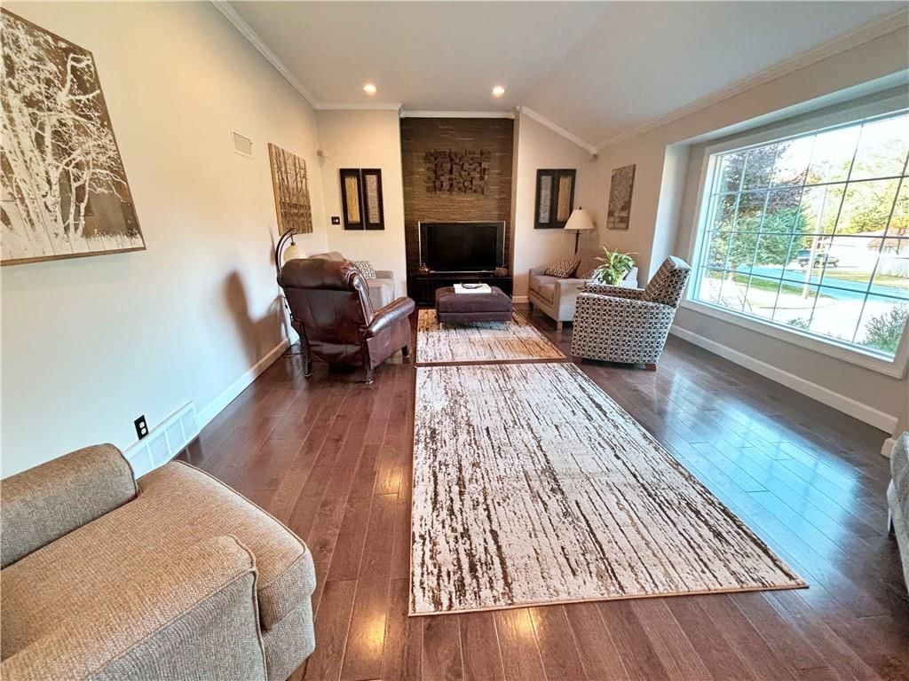 611 W Quincy Street — photo 6