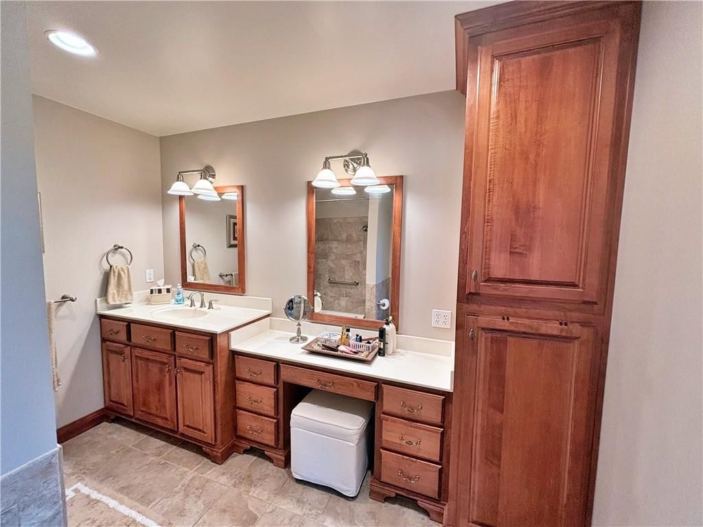 611 W Quincy Street — photo 43