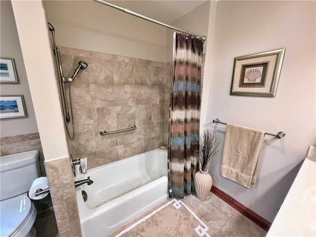 611 W Quincy Street — photo 47