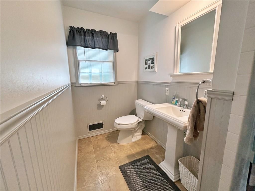 611 W Quincy Street — photo 57