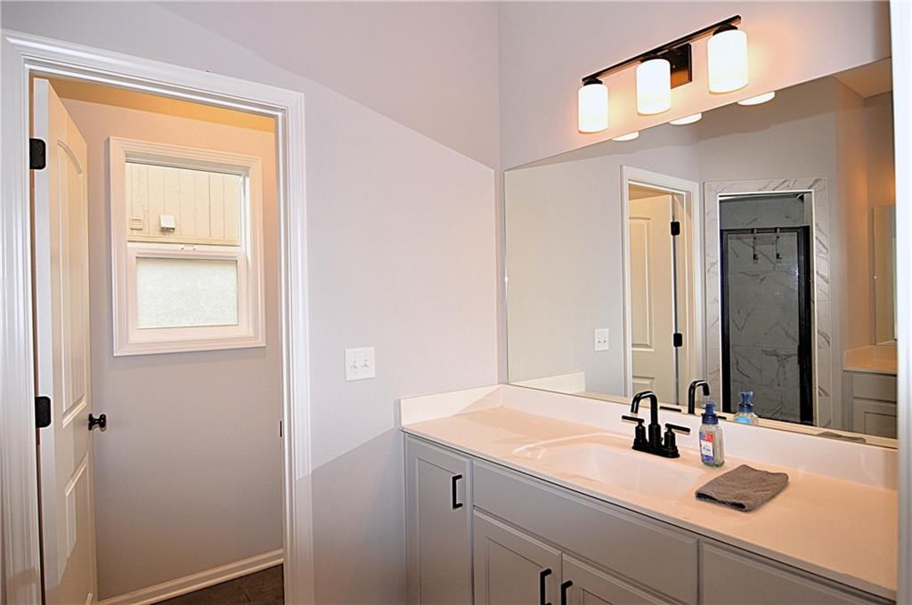 1607 NE Crumley Street — photo 15