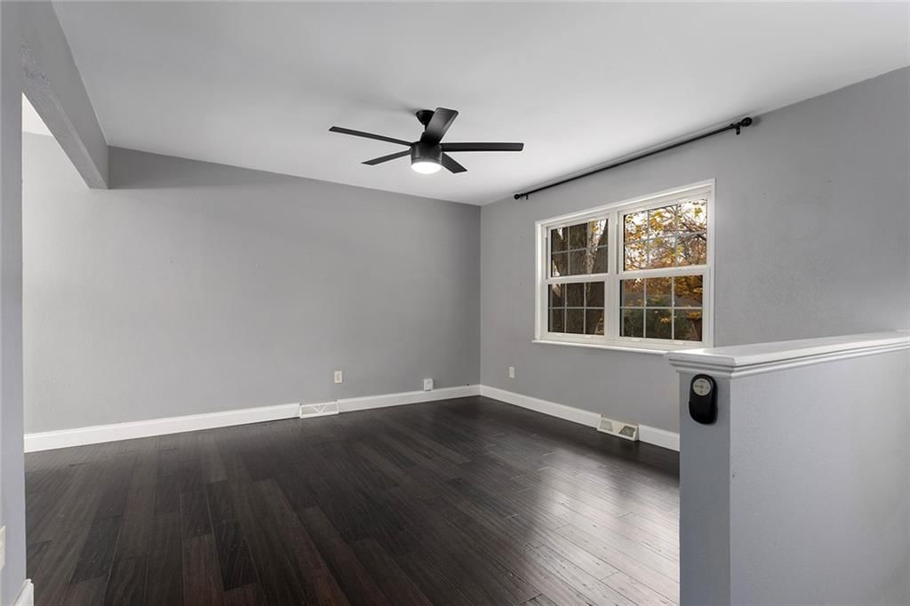 109 SE CASTLEROCK Drive — photo 3