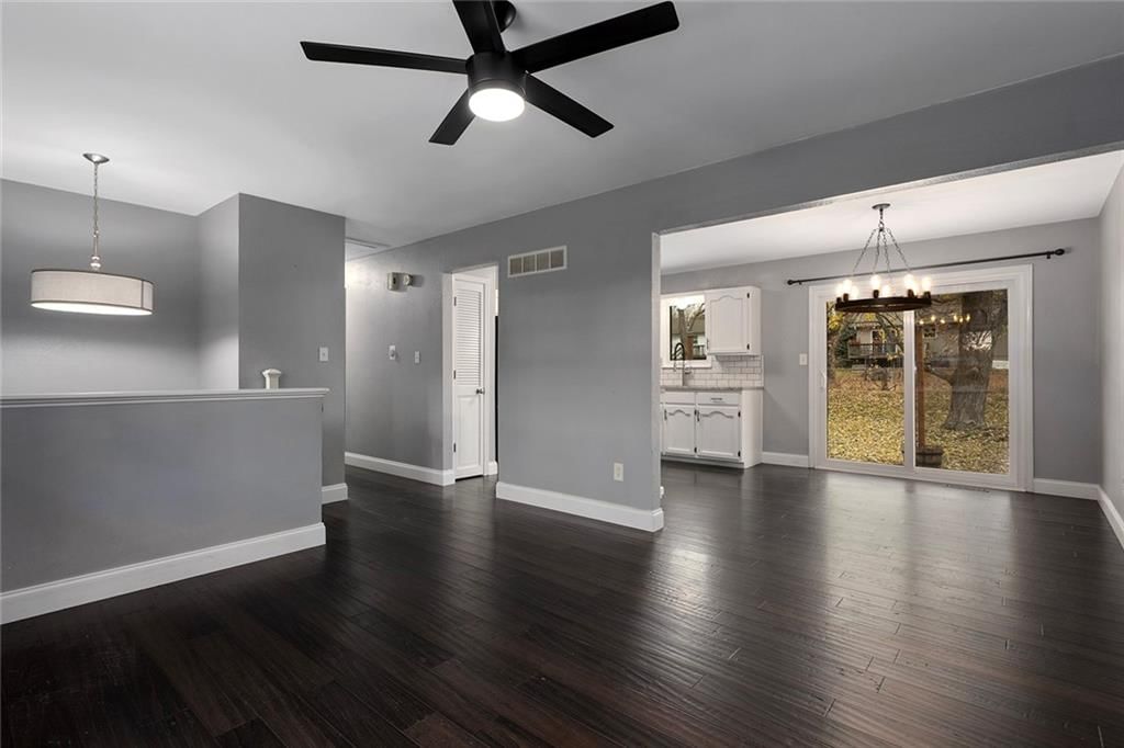 109 SE CASTLEROCK Drive — photo 4