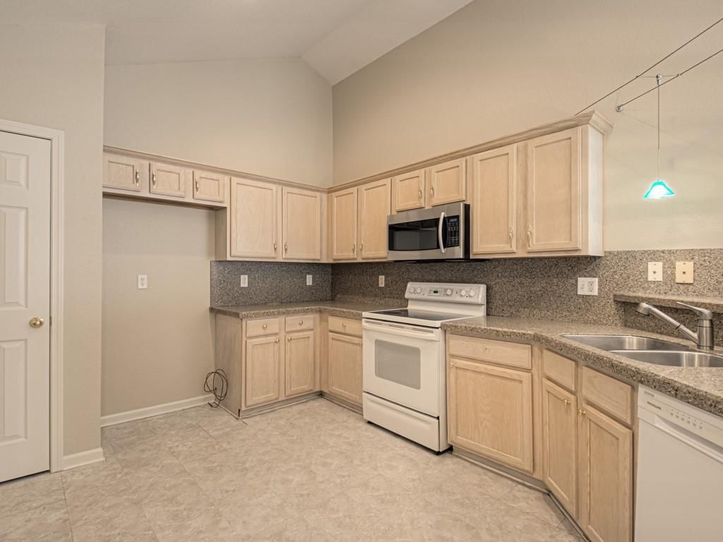 6115 NE Kensington Drive — photo 16