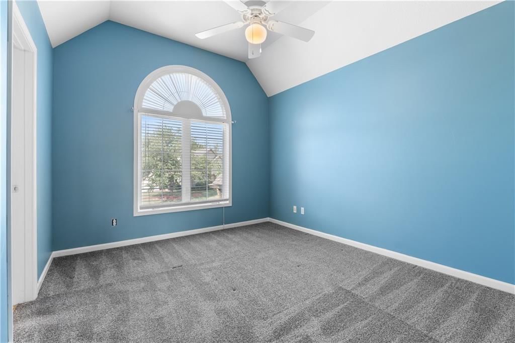 5937 NE HIDDEN VALLEY Drive — photo 34