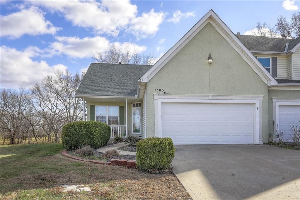 1303 N 158th Court, Basehor, KS