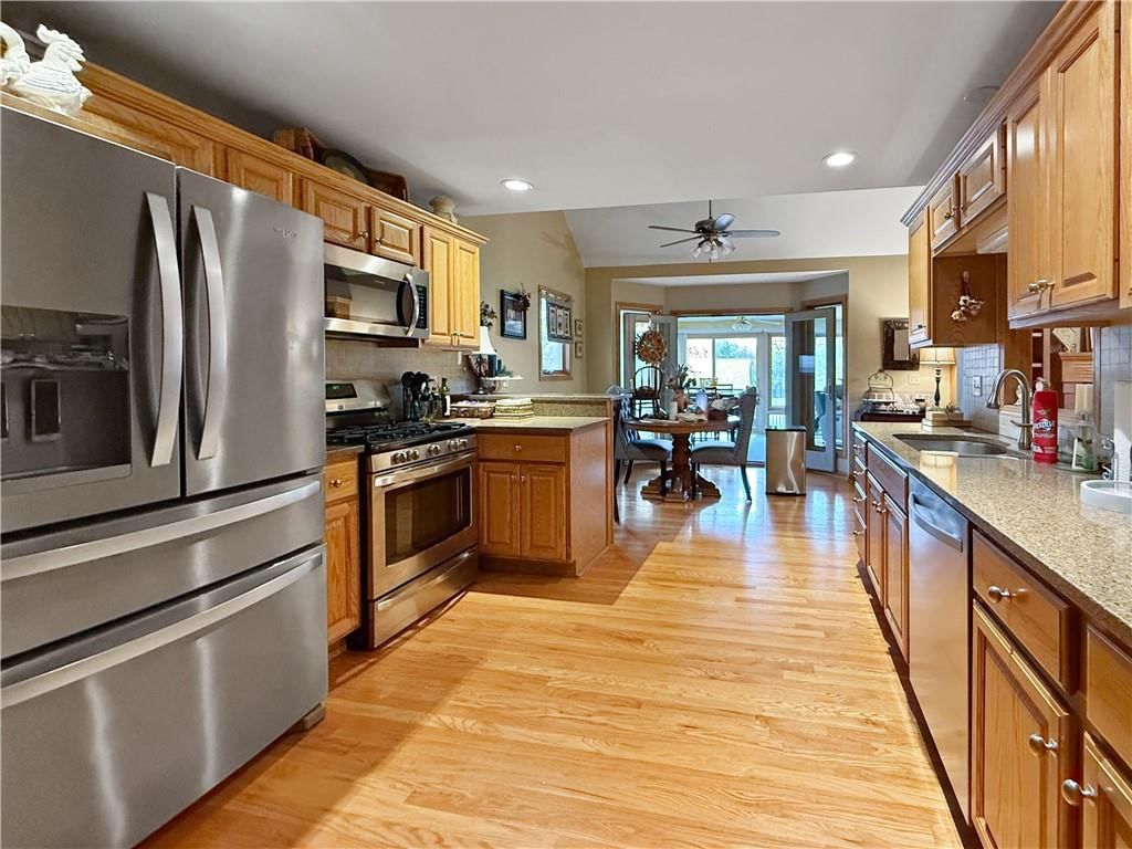905 Elm Street — photo 9
