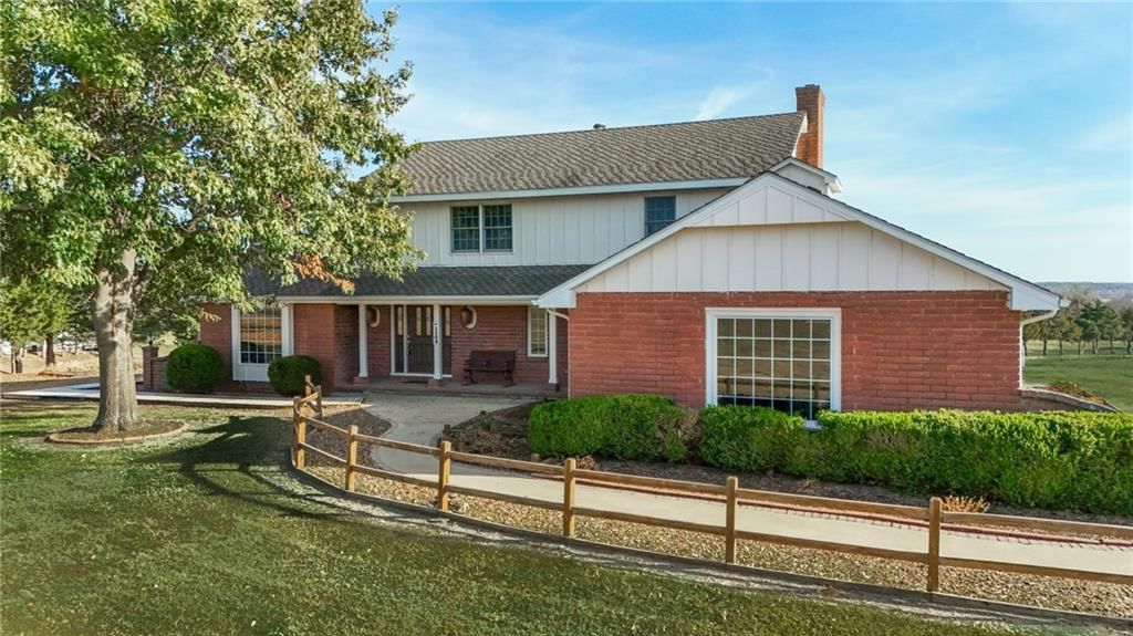 1104 E Park Road, Garnett, KS