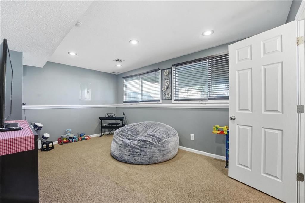 11515 N DITZLER Avenue — photo 38