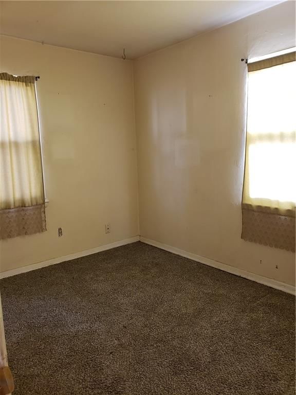 Photo 9 of 12 - 4718 Woodend Avenue