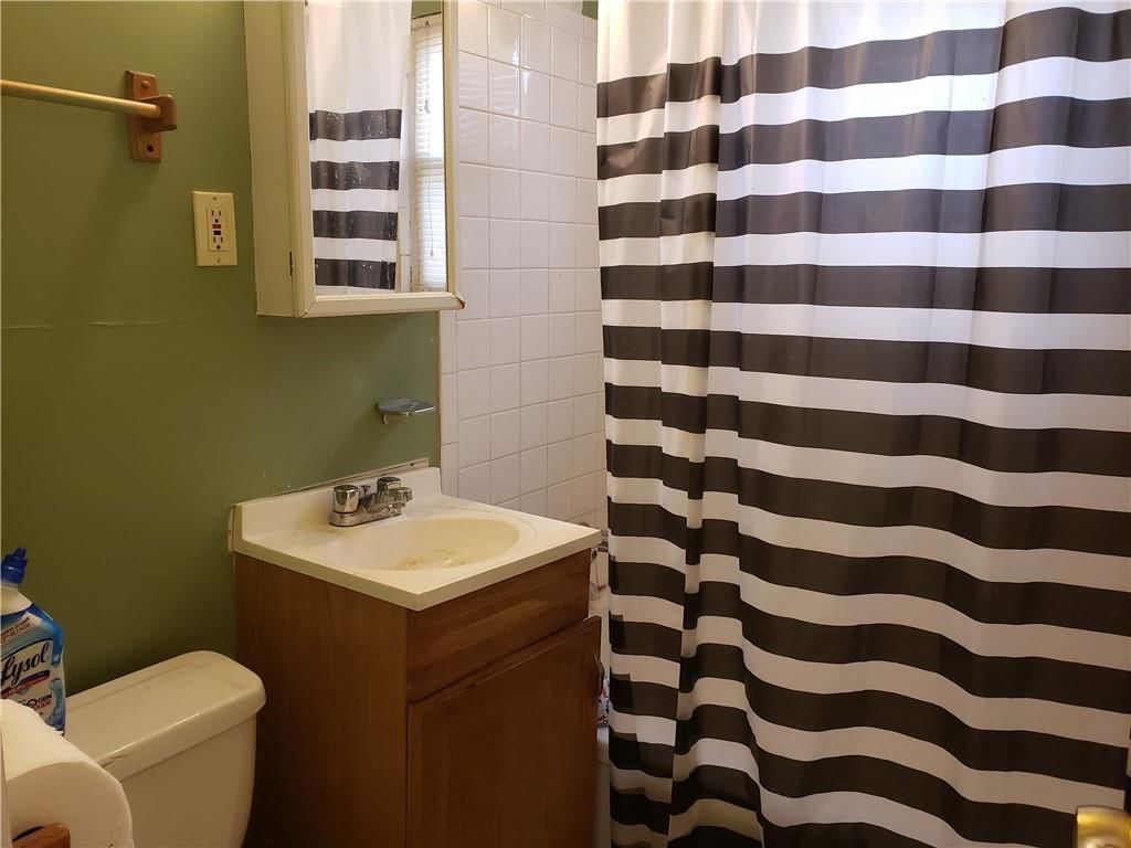 Photo 10 of 12 - 4718 Woodend Avenue