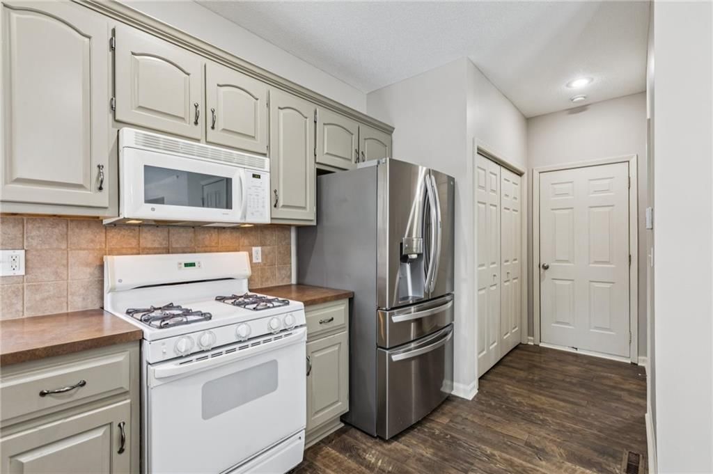 12118 S Monroe Street — photo 15